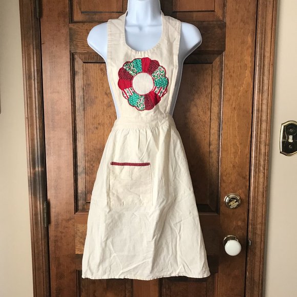 Christmas Apron w/Quilted Look Wreath - Picture 1 of 8